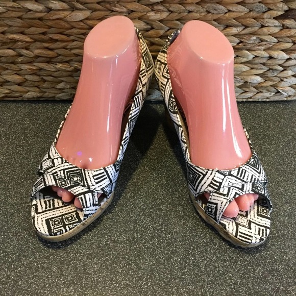 Life Stride Black & White Tribal "Rogue" Cork Wedges - Picture 1 of 13